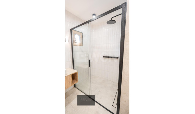 Odsprzedaż - Villa - Cabo Roig