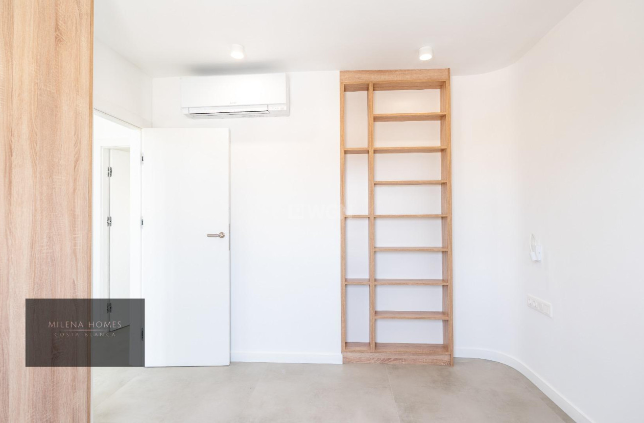 Odsprzedaż - Villa - Cabo Roig