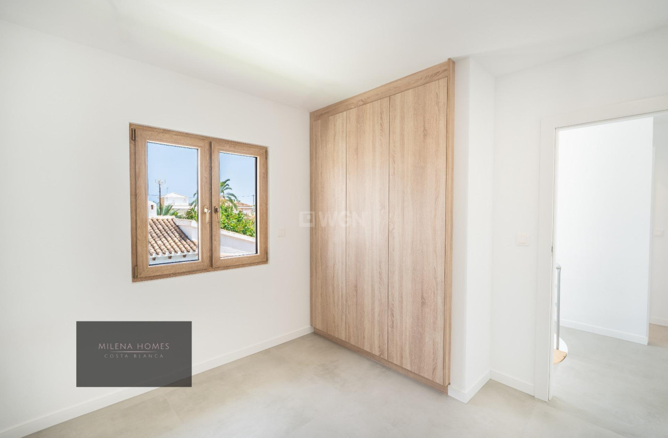 Odsprzedaż - Villa - Cabo Roig