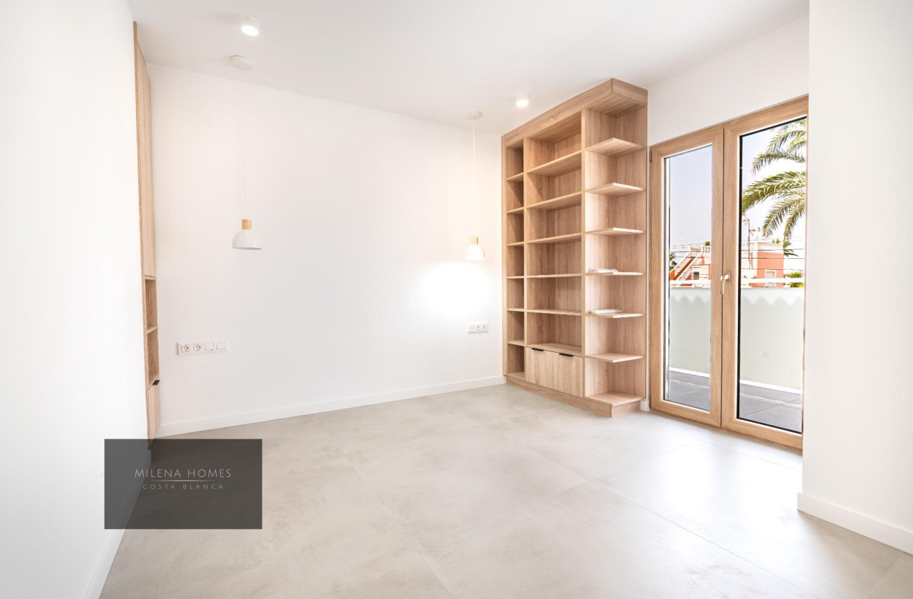 Odsprzedaż - Villa - Cabo Roig