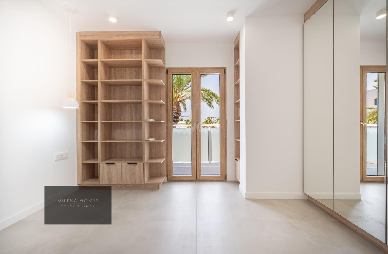 Odsprzedaż - Villa - Cabo Roig