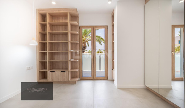 Odsprzedaż - Villa - Cabo Roig