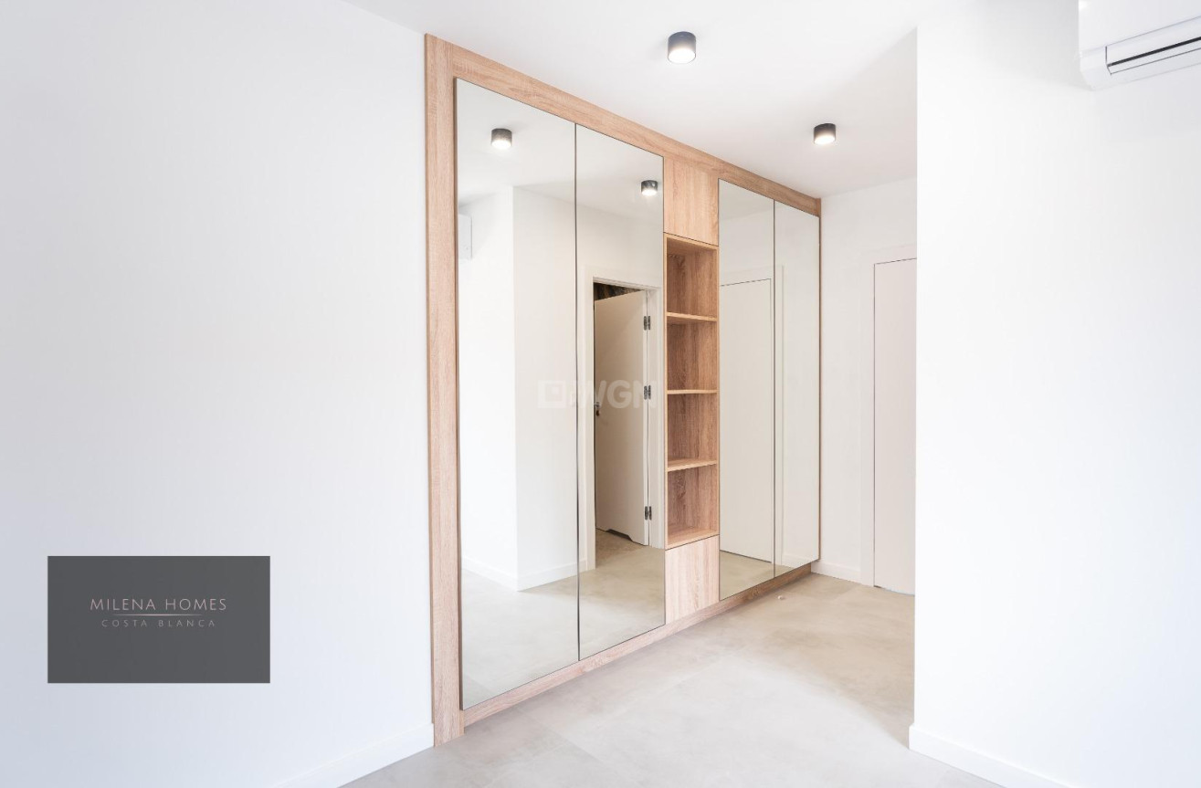 Odsprzedaż - Villa - Cabo Roig