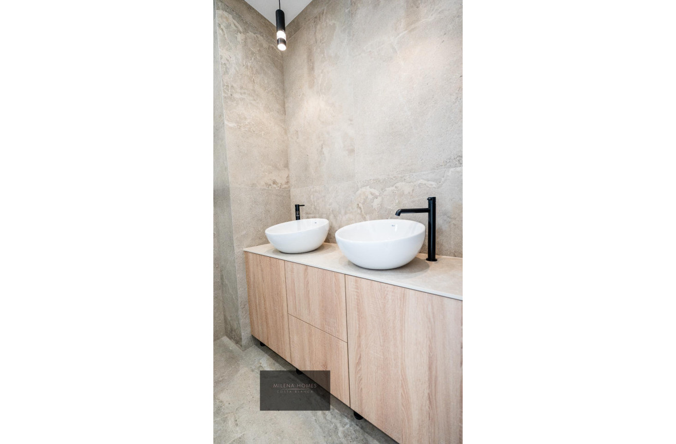 Odsprzedaż - Villa - Cabo Roig