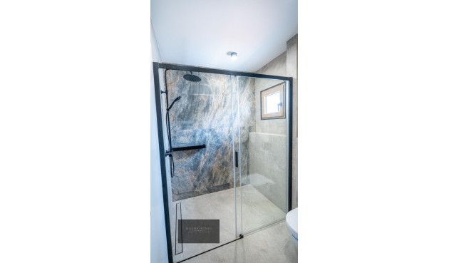 Odsprzedaż - Villa - Cabo Roig