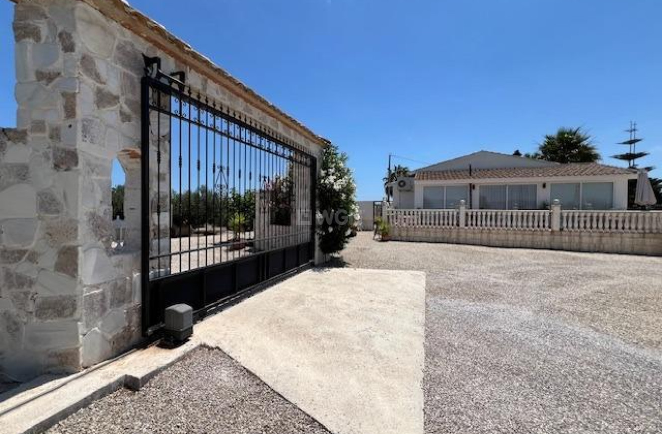 Resale - Villa - Dolores - Comunidad Valenciana
