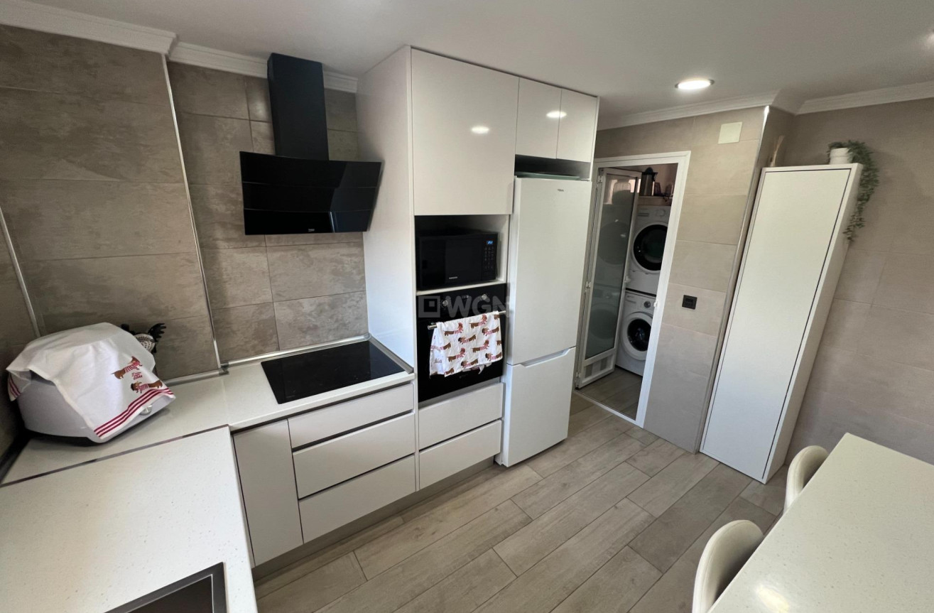 Odsprzedaż - Mieszkanie w bloku - Dolores - Comunidad Valenciana