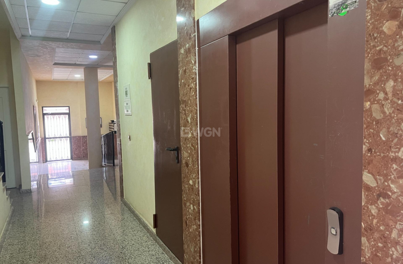 Odsprzedaż - Mieszkanie w bloku - Dolores - Comunidad Valenciana