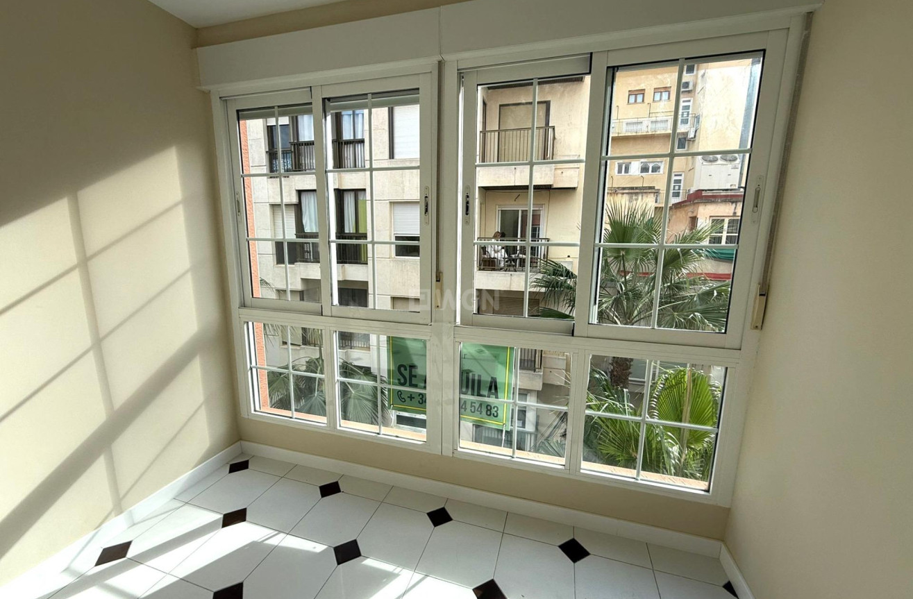 Wiederverkauf - Wohnung - Torrevieja - Centro