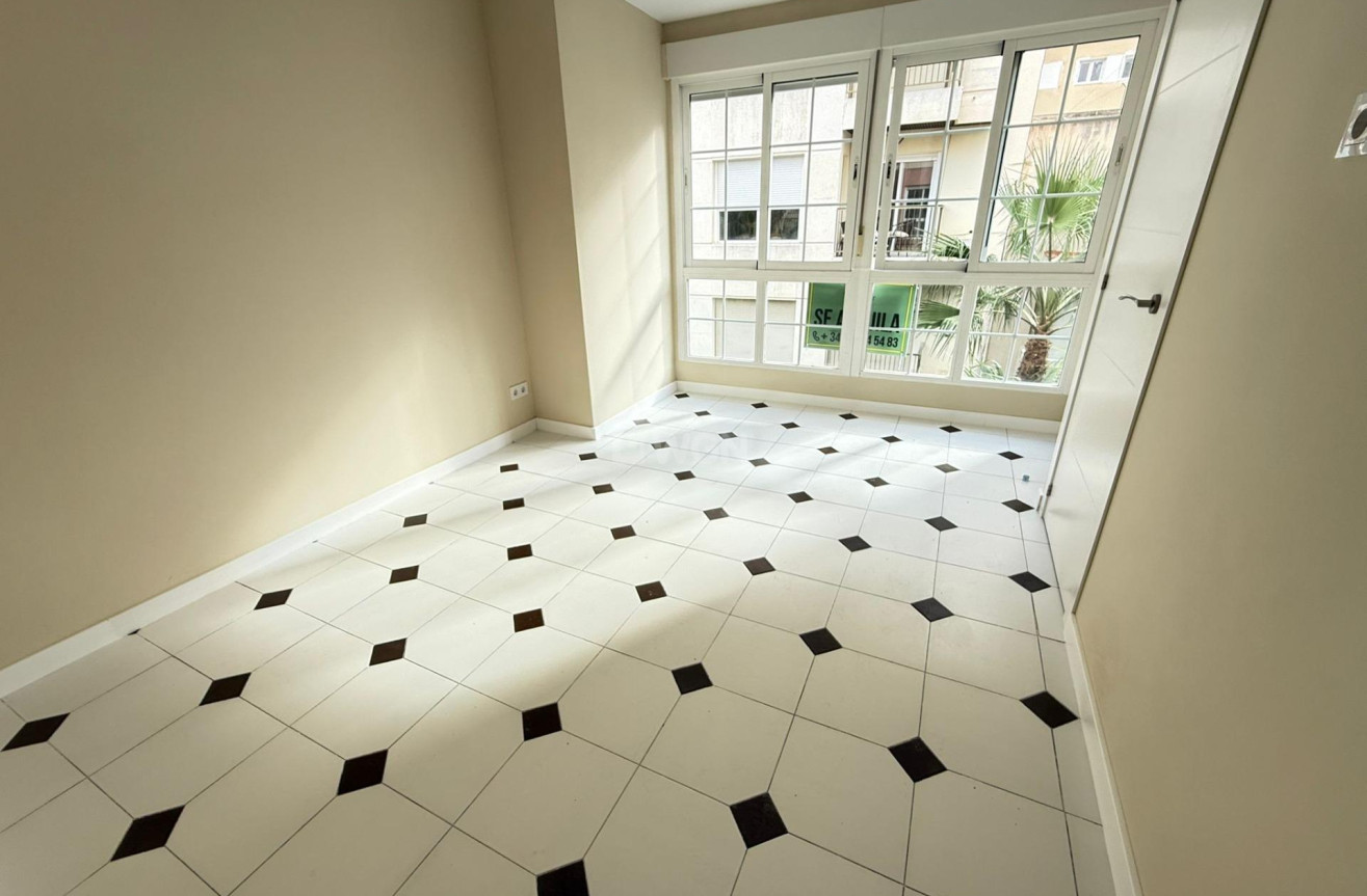 Wiederverkauf - Wohnung - Torrevieja - Centro