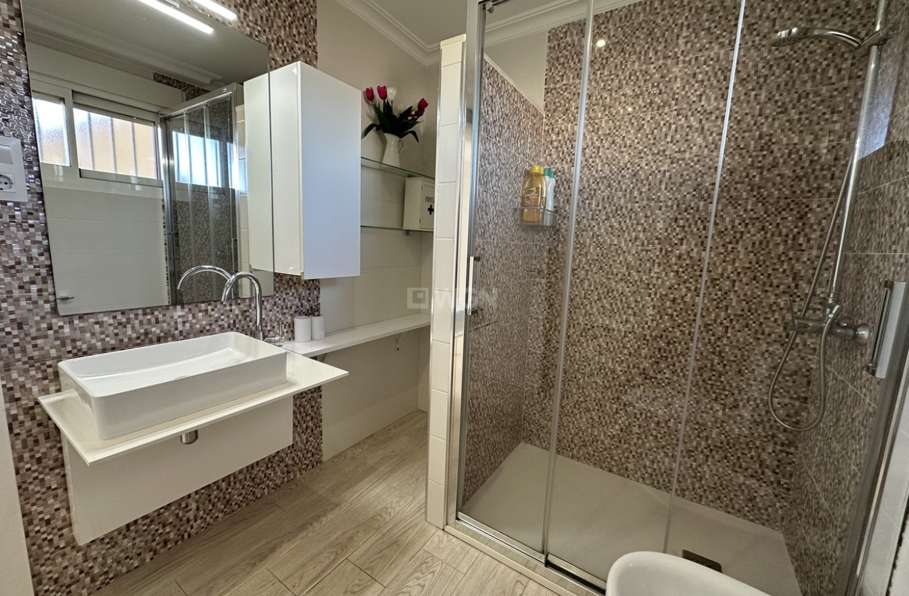 Resale - Apartment / flat - Mil Palmeras - Costa Blanca