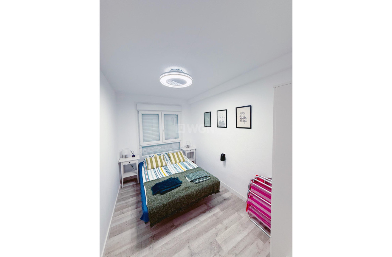 Resale - Apartment / flat - Torrevieja - Playa del Cura