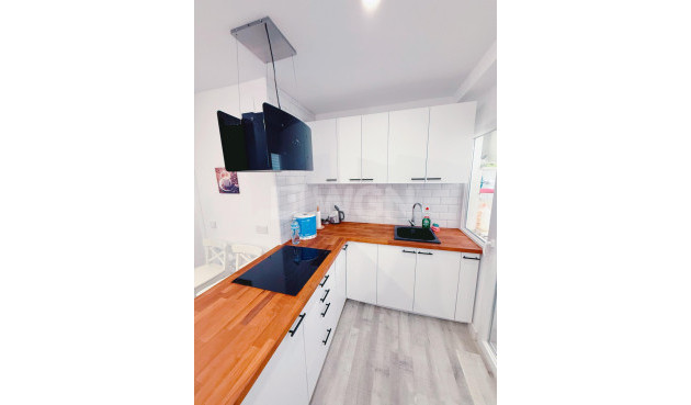 Resale - Apartment / flat - Torrevieja - Playa del Cura