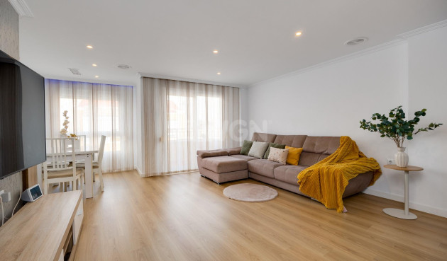 Resale - Apartment / flat - Torrevieja - Centro