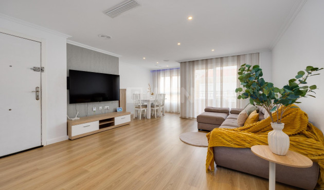 Resale - Apartment / flat - Torrevieja - Centro