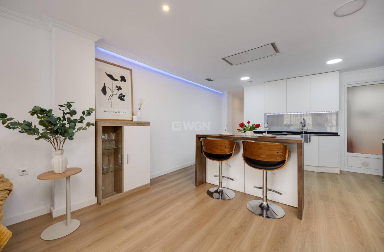 Resale - Apartment / flat - Torrevieja - Centro