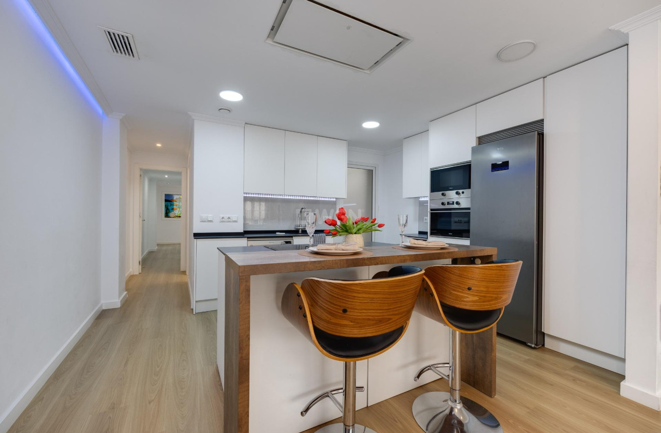 Resale - Apartment / flat - Torrevieja - Centro