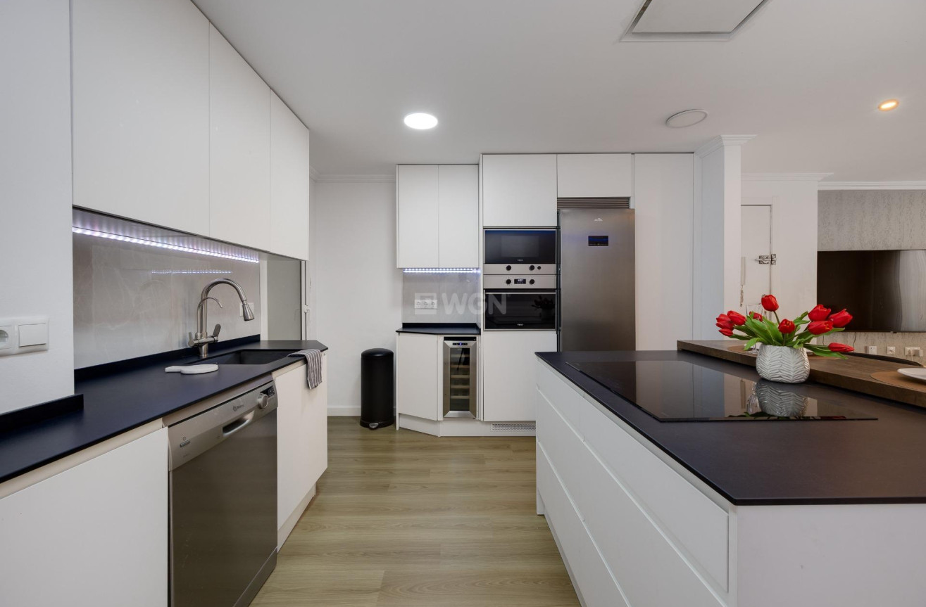 Resale - Apartment / flat - Torrevieja - Centro