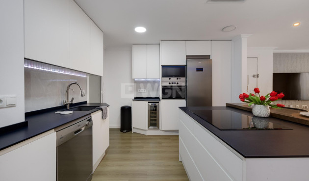 Resale - Apartment / flat - Torrevieja - Centro