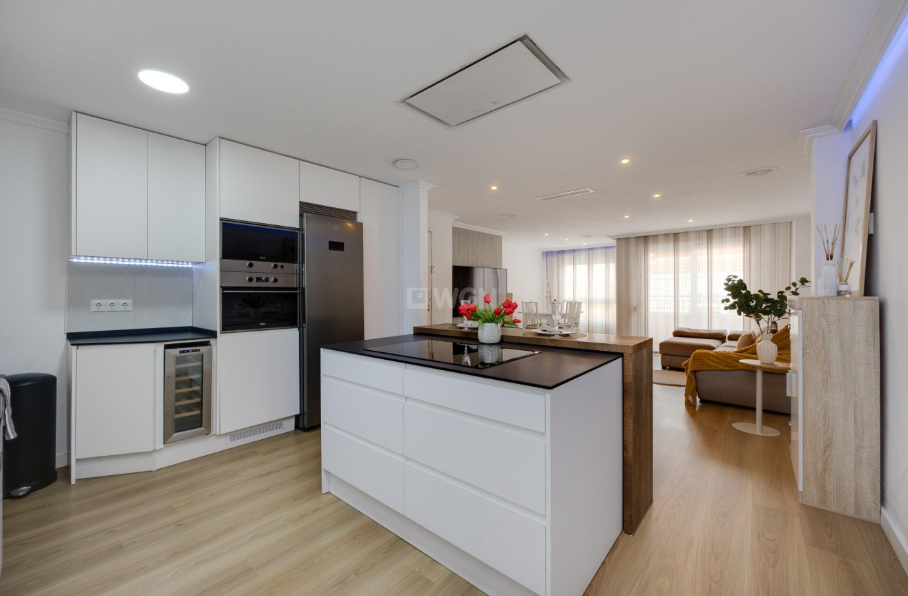 Resale - Apartment / flat - Torrevieja - Centro