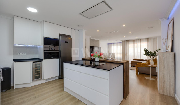 Resale - Apartment / flat - Torrevieja - Centro