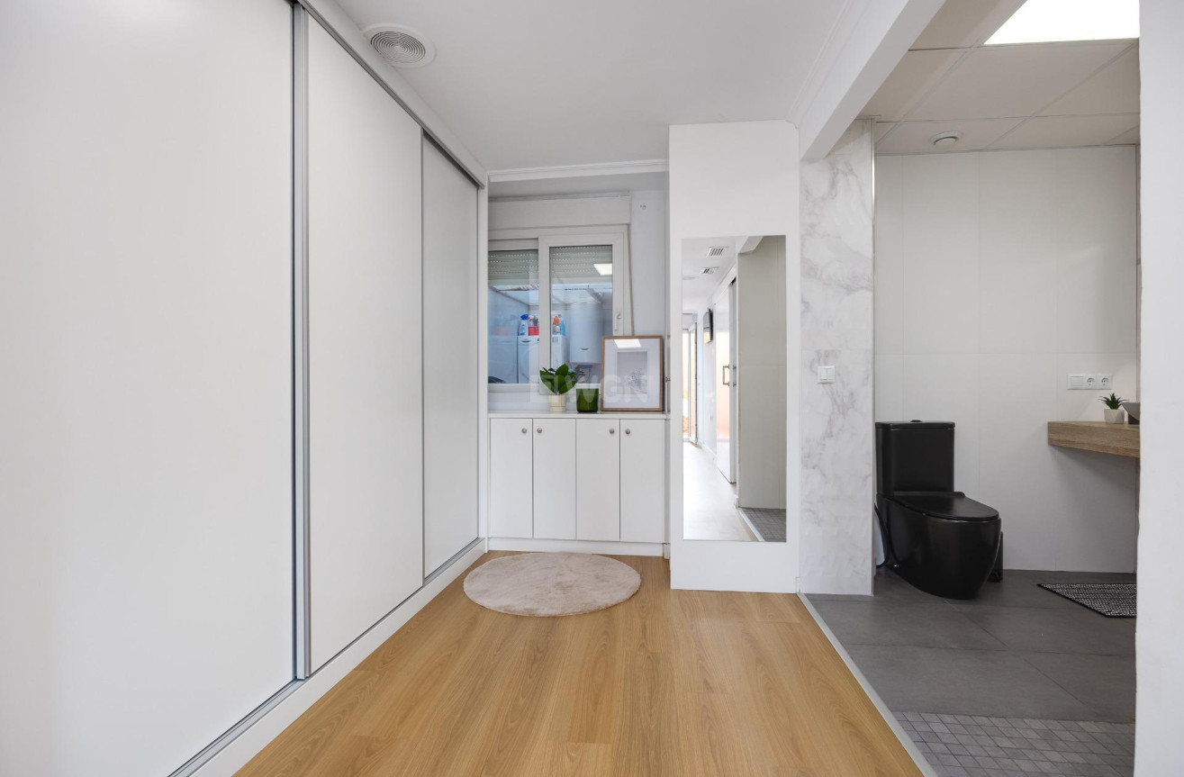 Resale - Apartment / flat - Torrevieja - Centro