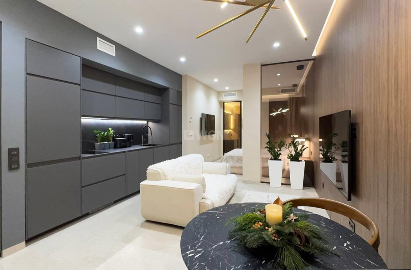 Odsprzedaż - Mieszkanie w bloku - Torrevieja - Playa de los Locos