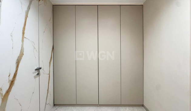 Odsprzedaż - Mieszkanie w bloku - Torrevieja - Playa de los Locos