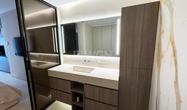 Odsprzedaż - Mieszkanie w bloku - Torrevieja - Playa de los Locos