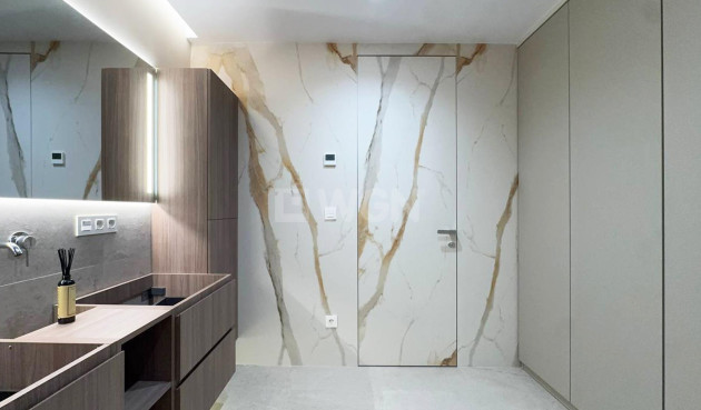 Odsprzedaż - Mieszkanie w bloku - Torrevieja - Playa de los Locos