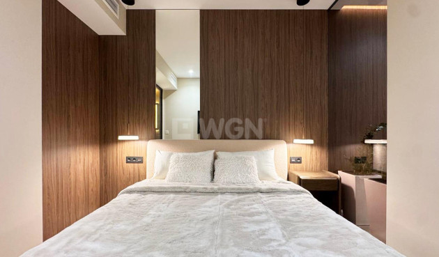 Odsprzedaż - Mieszkanie w bloku - Torrevieja - Playa de los Locos