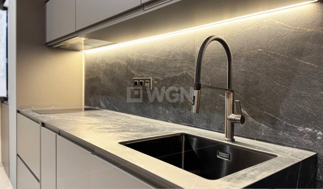 Odsprzedaż - Mieszkanie w bloku - Torrevieja - Playa de los Locos