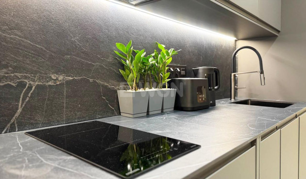 Odsprzedaż - Mieszkanie w bloku - Torrevieja - Playa de los Locos