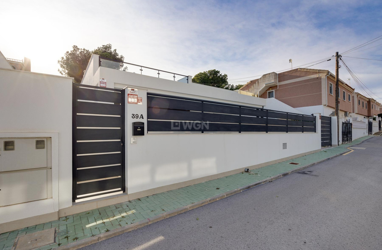 Odsprzedaż - Villa - Pinar de Campoverde - Inland