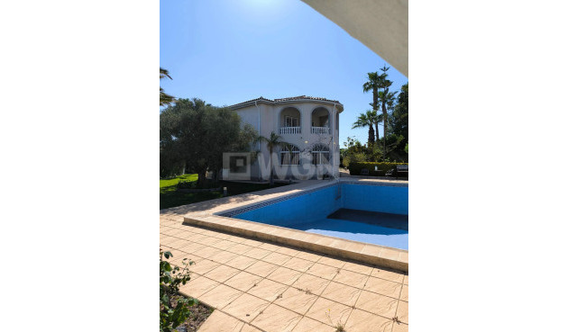 Odsprzedaż - Villa - Torrevieja - La Siesta