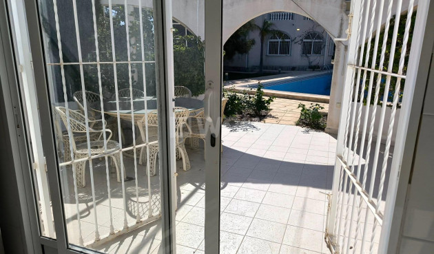 Odsprzedaż - Villa - Torrevieja - La Siesta