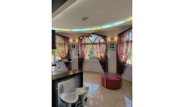 Odsprzedaż - Villa - Torrevieja - La Siesta