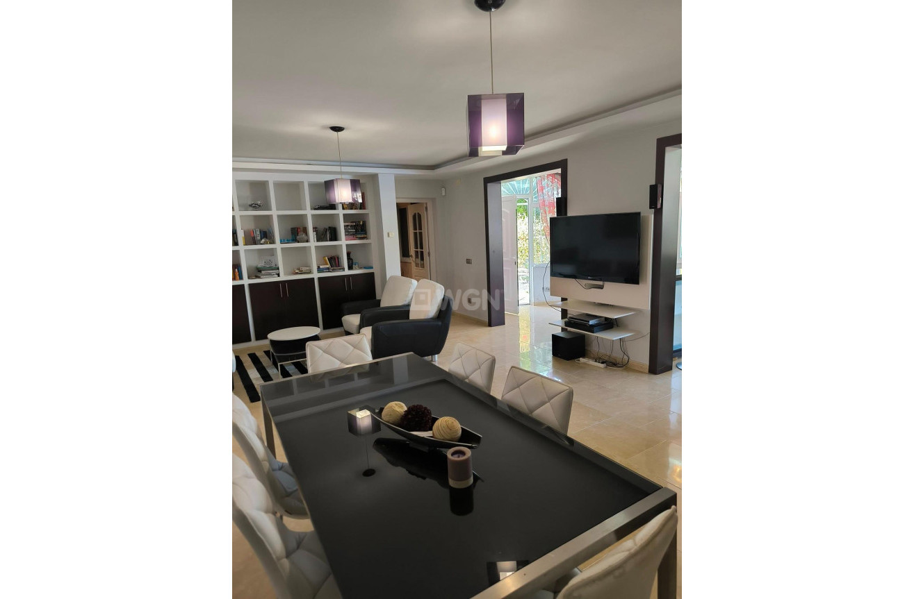 Odsprzedaż - Villa - Torrevieja - La Siesta