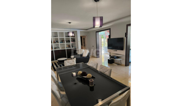 Odsprzedaż - Villa - Torrevieja - La Siesta