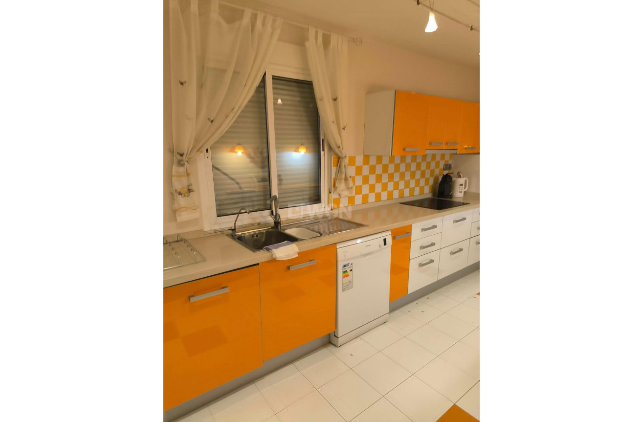 Odsprzedaż - Villa - Torrevieja - La Siesta