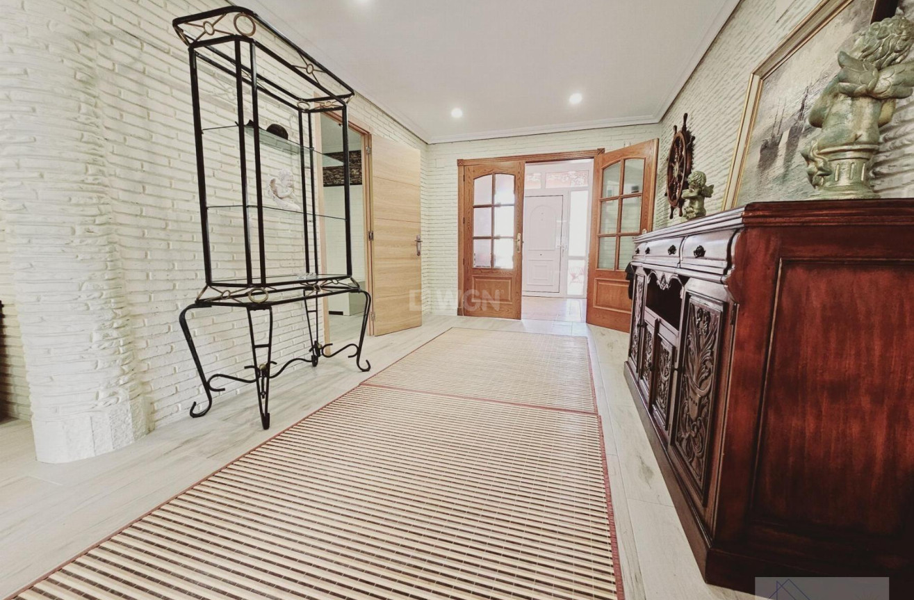 Resale - Villa - Torrevieja - La Siesta - El Salado - Torreta