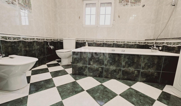 Resale - Villa - Torrevieja - La Siesta - El Salado - Torreta