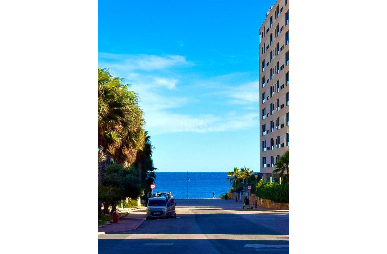 Resale - Apartment / flat - Torrevieja - Punta Prima