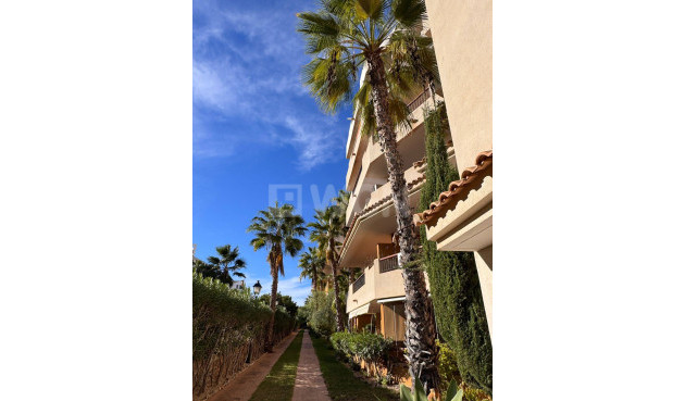 Resale - Apartment / flat - Torrevieja - Punta Prima