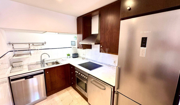 Resale - Apartment / flat - Torrevieja - Punta Prima