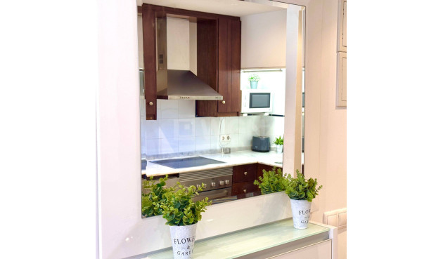 Resale - Apartment / flat - Torrevieja - Punta Prima