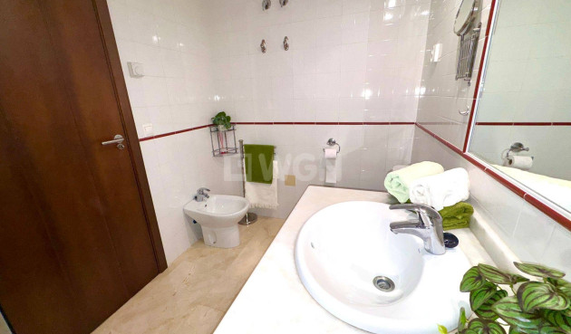 Resale - Apartment / flat - Torrevieja - Punta Prima