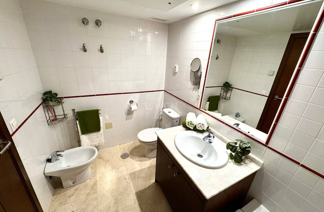 Resale - Apartment / flat - Torrevieja - Punta Prima