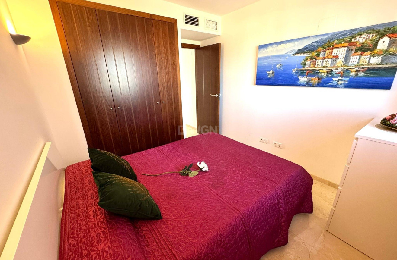 Resale - Apartment / flat - Torrevieja - Punta Prima
