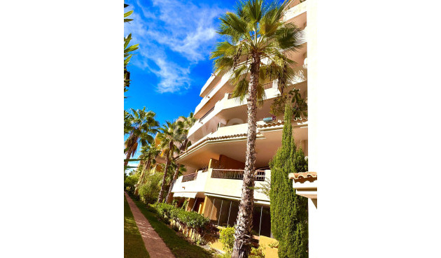 Resale - Apartment / flat - Torrevieja - Punta Prima